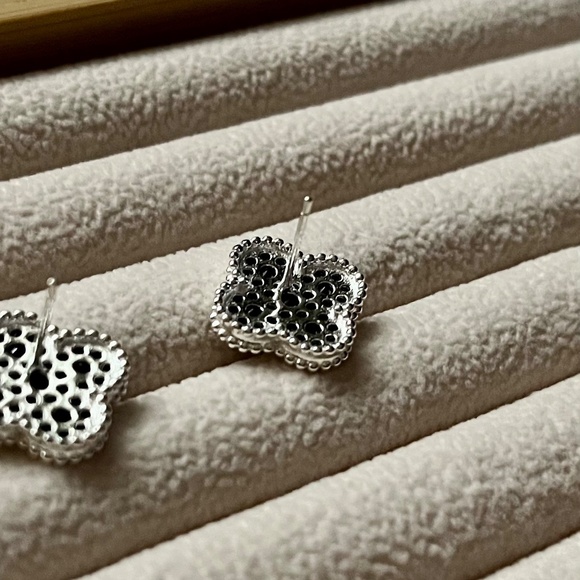 Elegant Silver and Black Stud Earrings - Picture 4 of 7